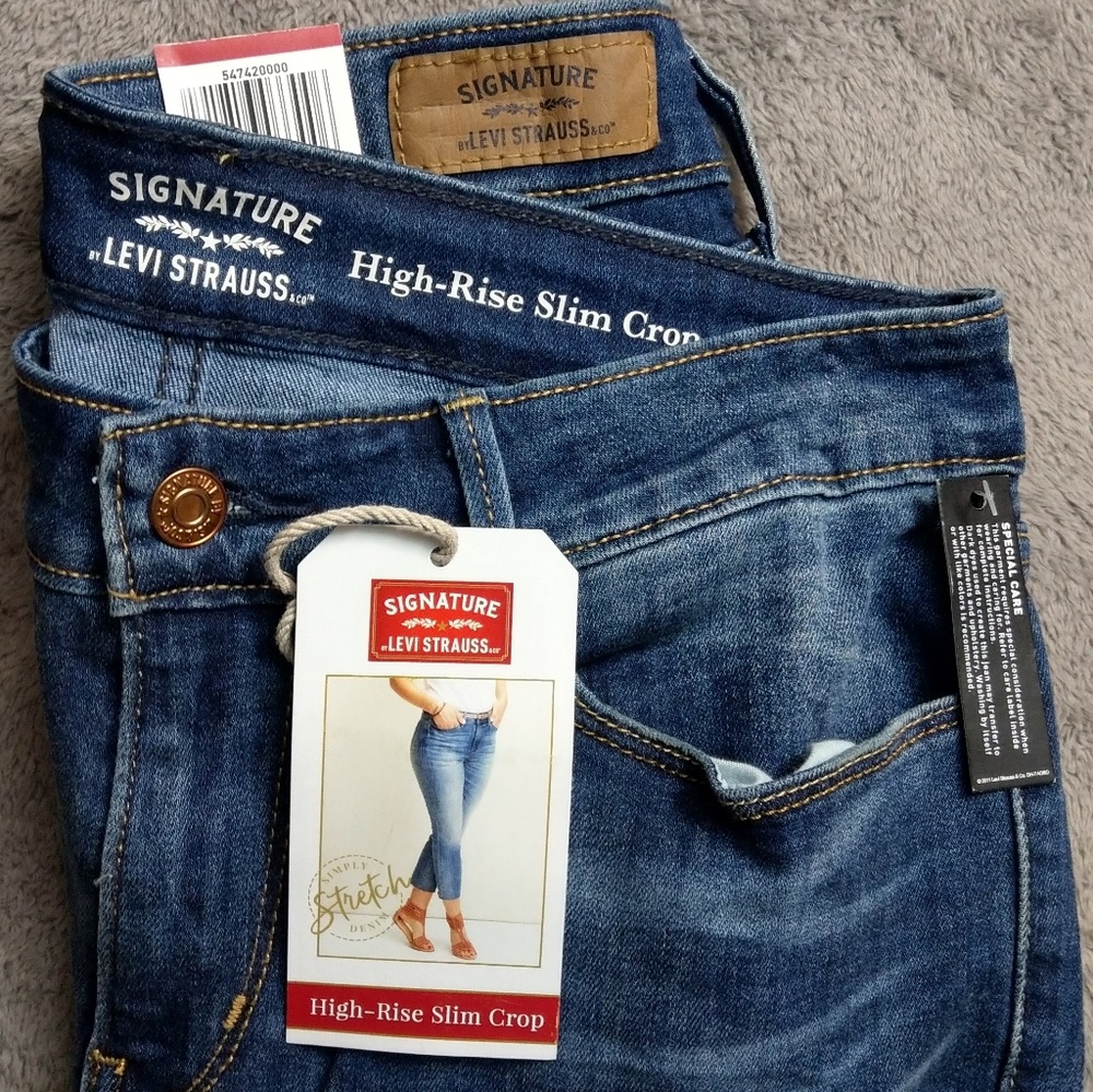 NWT  Levi Strauss highrise slim crop Size: 6 28W S